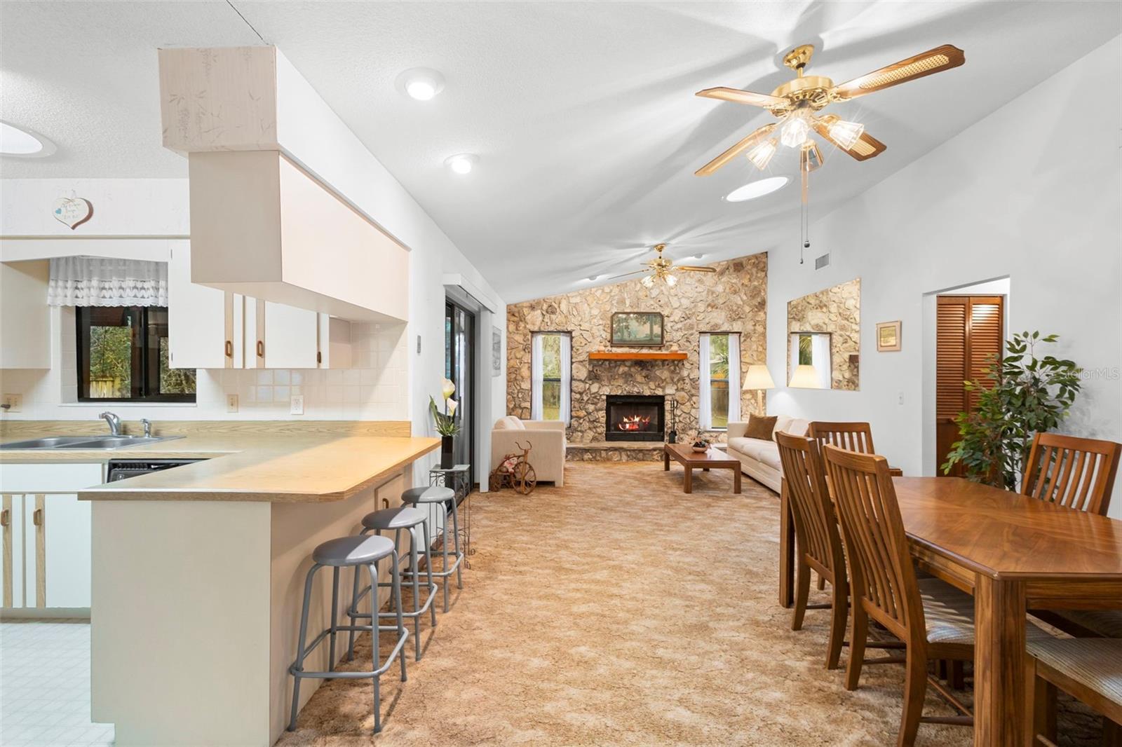 Image 13 of 41 For 646 Yupon Avenue