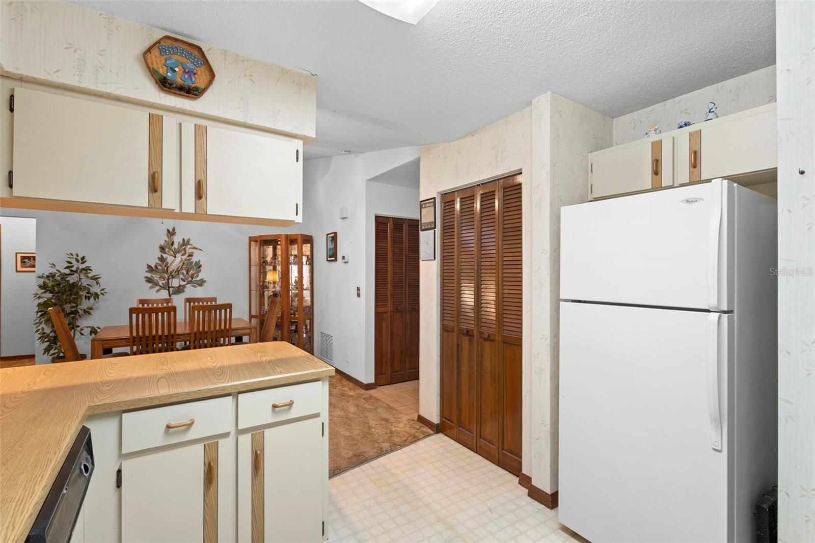 Image 17 of 41 For 646 Yupon Avenue