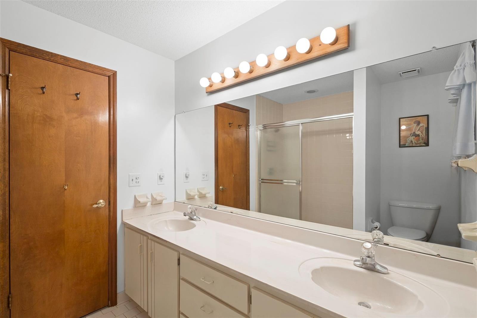 Image 25 of 41 For 646 Yupon Avenue