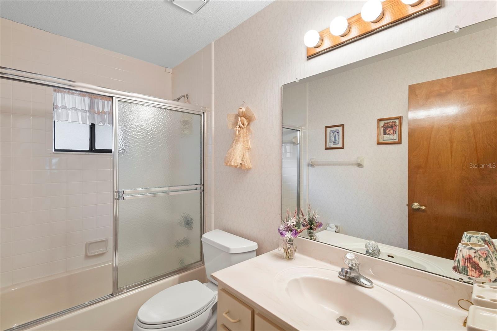 Image 29 of 41 For 646 Yupon Avenue