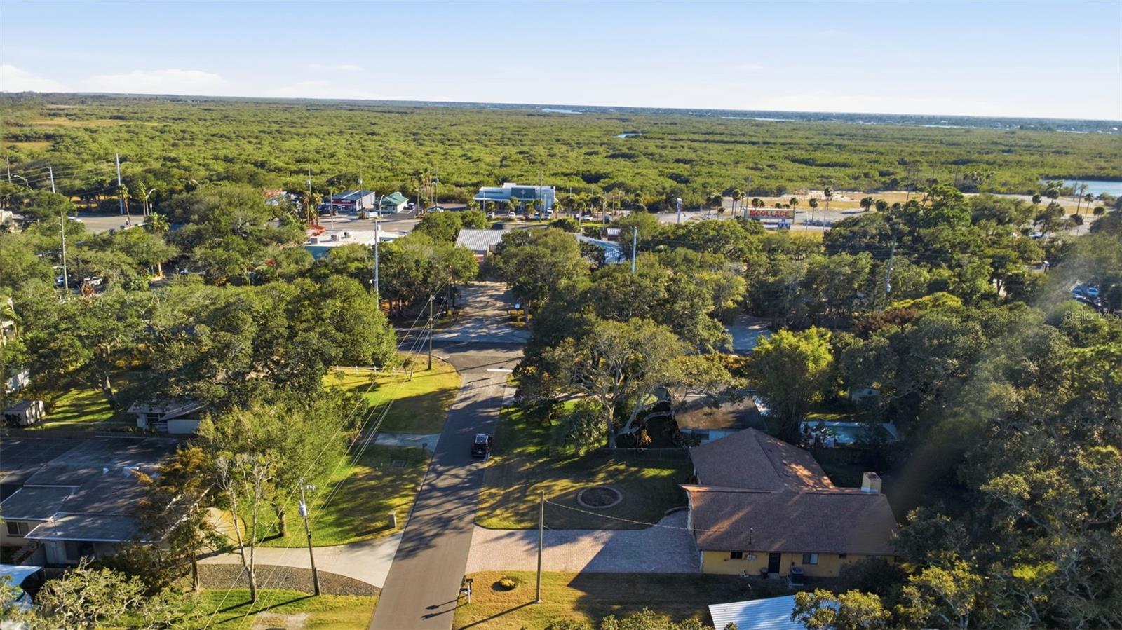 Image 33 of 41 For 646 Yupon Avenue