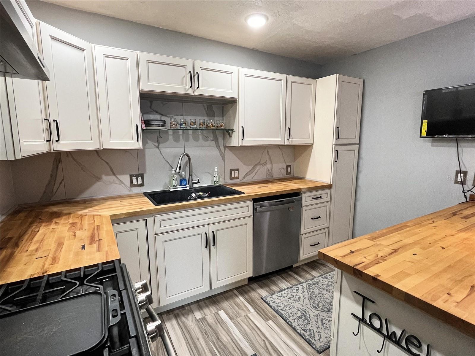 Image 11 of 39 For 617 Dora Street