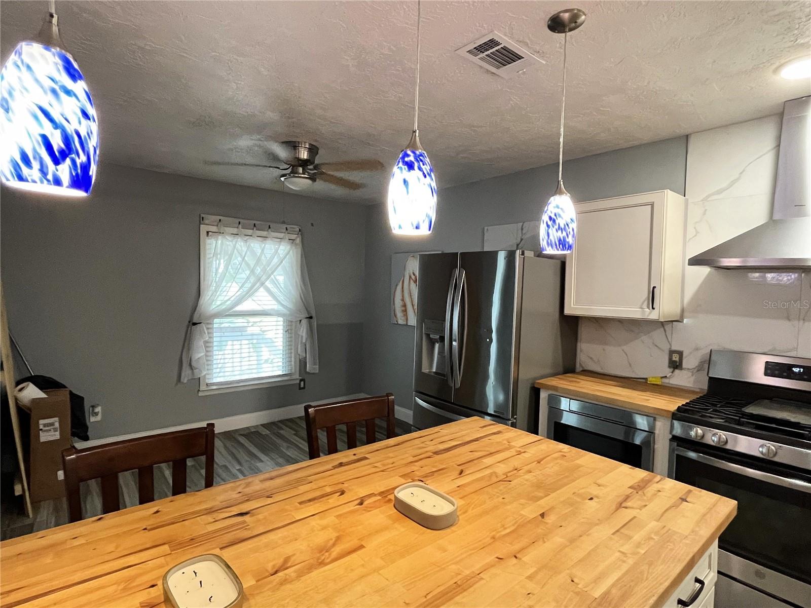 Image 12 of 39 For 617 Dora Street