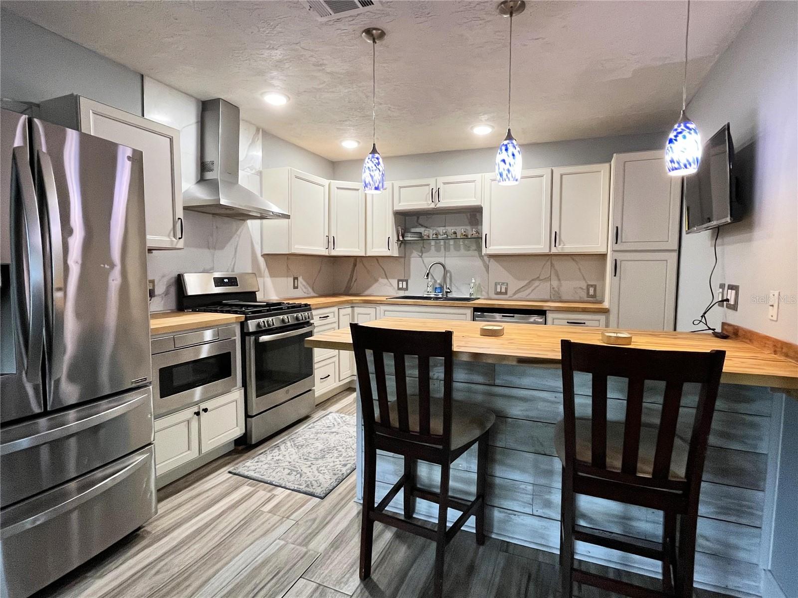 Image 4 of 39 For 617 Dora Street