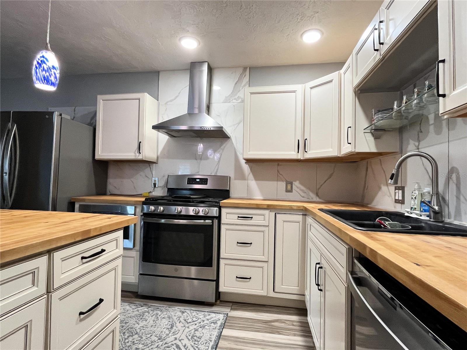 Image 7 of 39 For 617 Dora Street