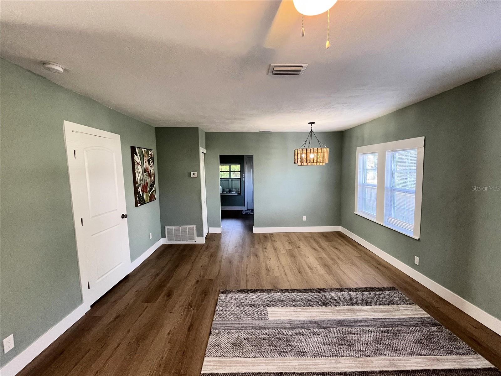 Image 18 of 33 For 448 Palm Street