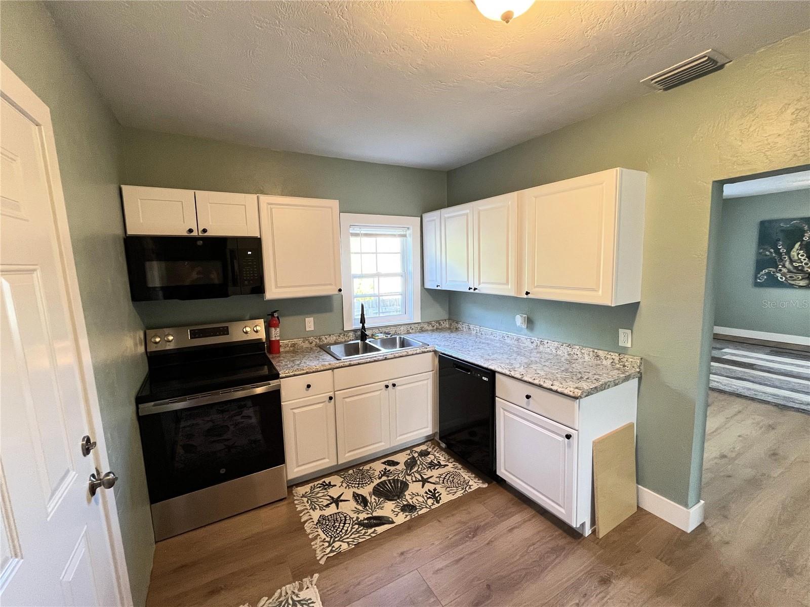 Image 21 of 33 For 448 Palm Street