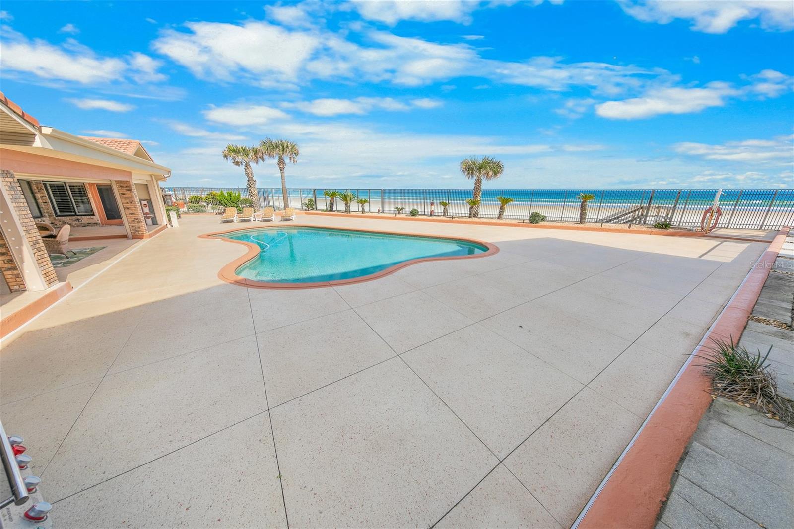 Image 12 of 77 For 4693 Atlantic Avenue