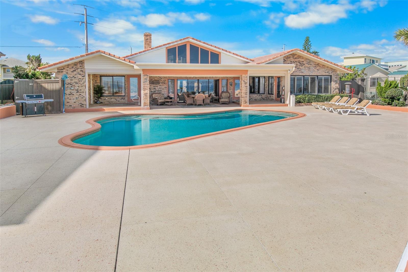 Image 13 of 77 For 4693 Atlantic Avenue