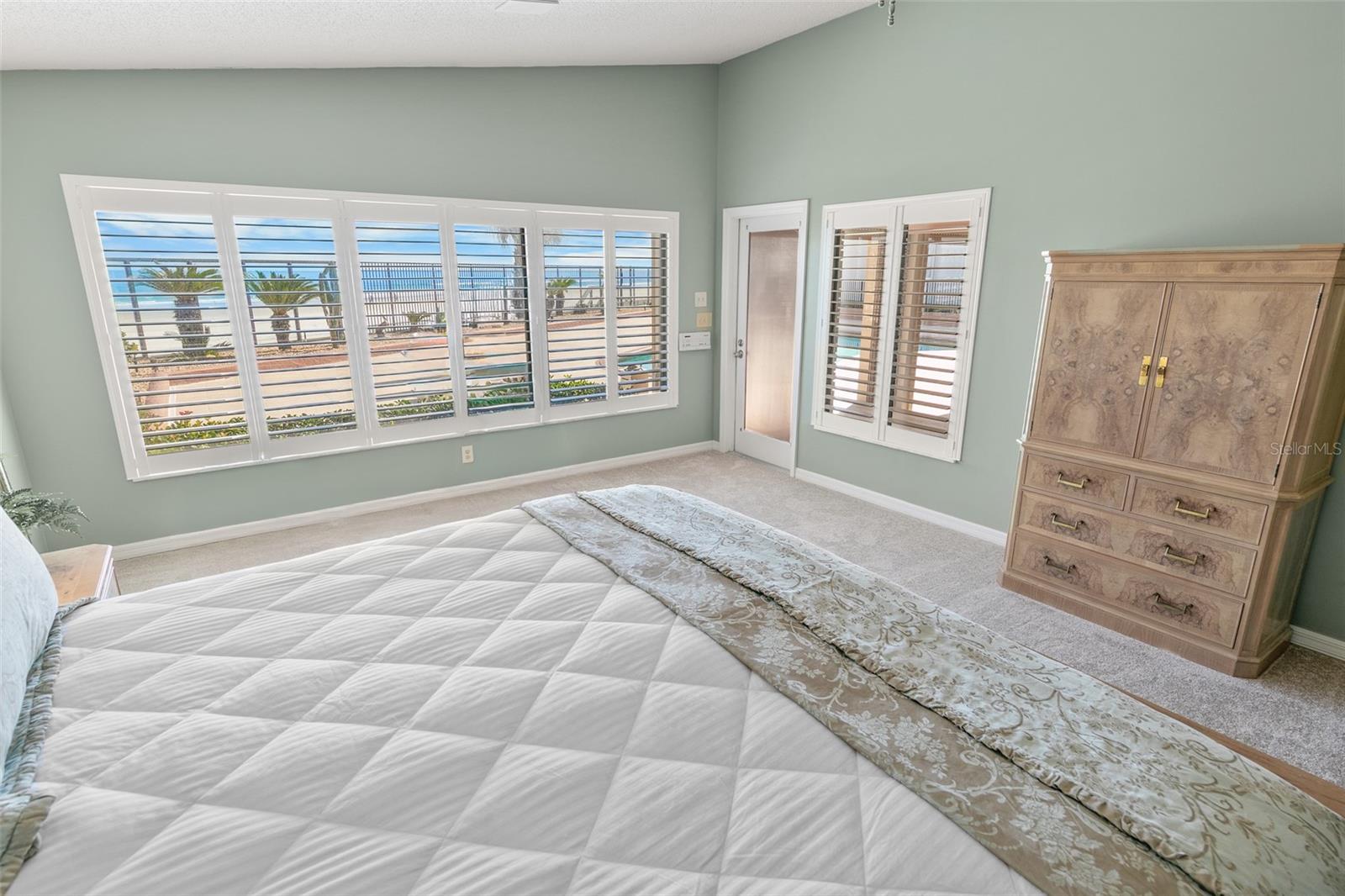 Image 22 of 77 For 4693 Atlantic Avenue