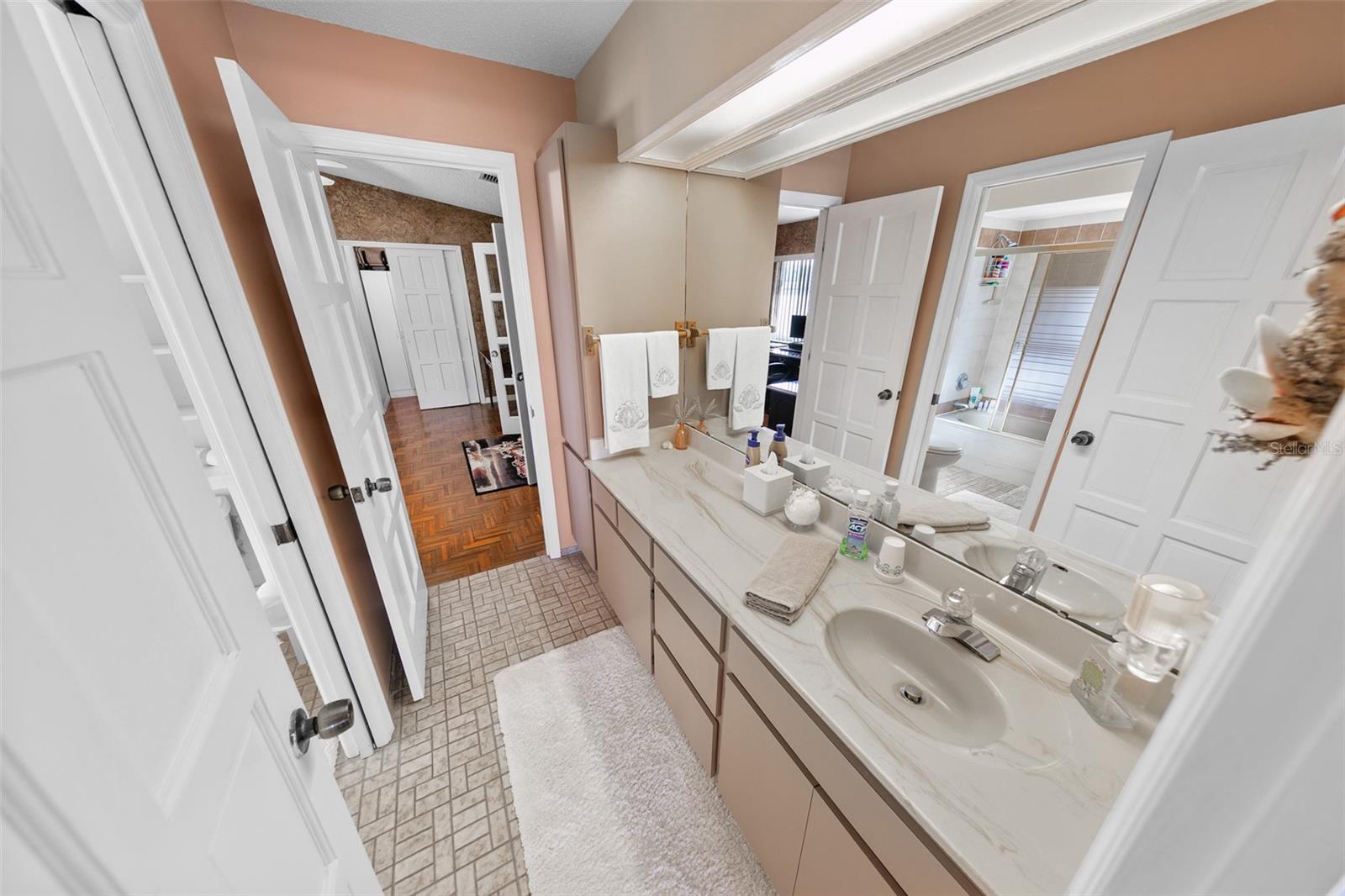 Image 32 of 77 For 4693 Atlantic Avenue