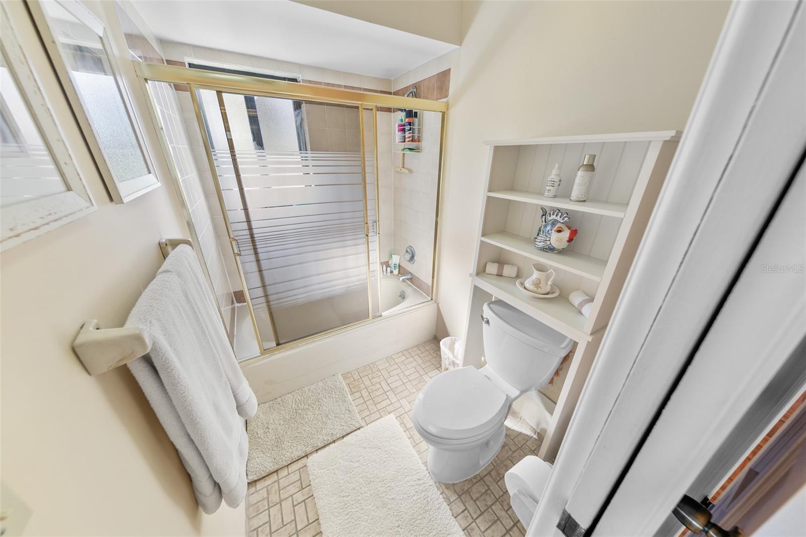 Image 33 of 77 For 4693 Atlantic Avenue