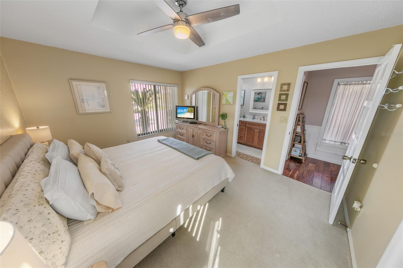 Image 41 of 77 For 4693 Atlantic Avenue