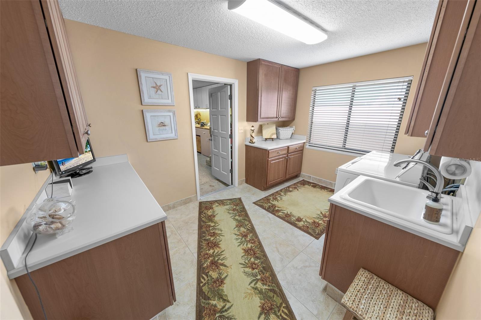 Image 51 of 77 For 4693 Atlantic Avenue