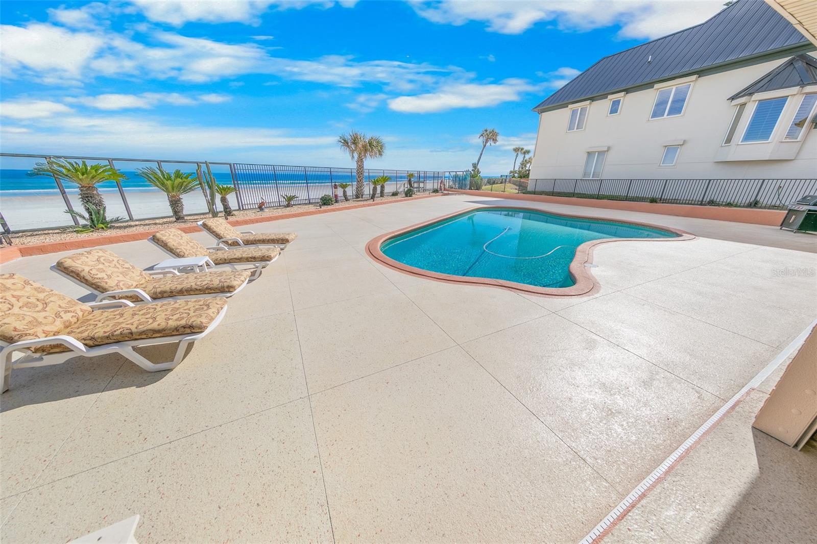 Image 56 of 77 For 4693 Atlantic Avenue