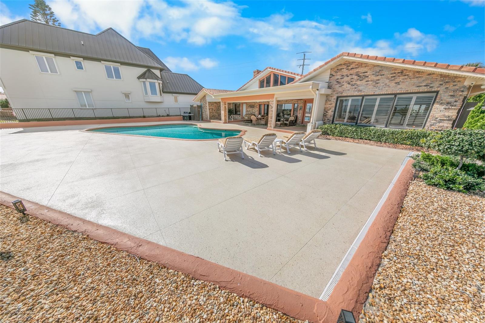 Image 57 of 77 For 4693 Atlantic Avenue