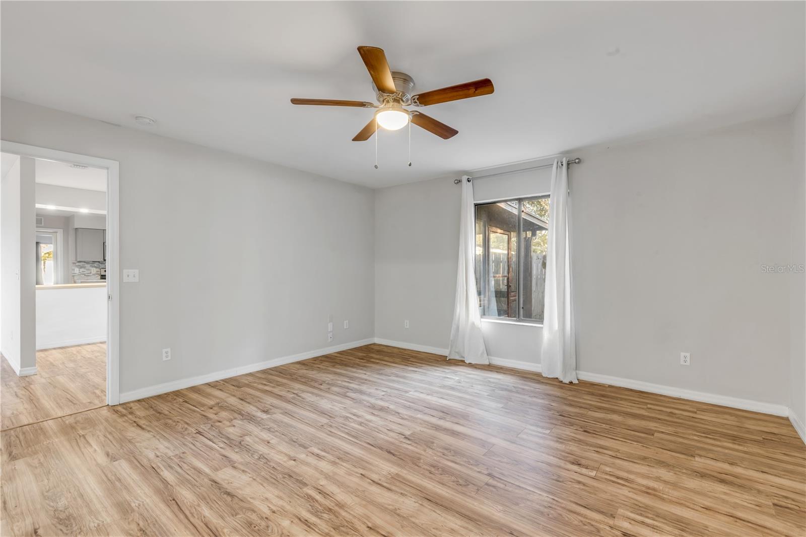 Image 10 of 25 For 1842 Evergreen Drive