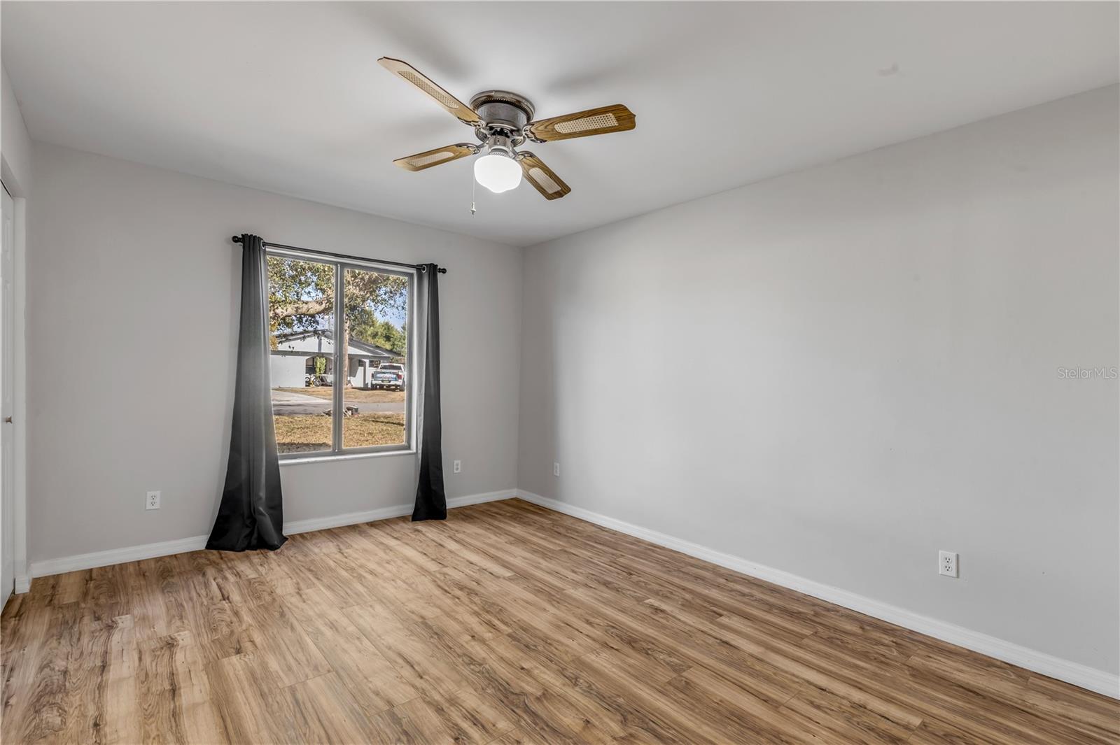 Image 17 of 25 For 1842 Evergreen Drive