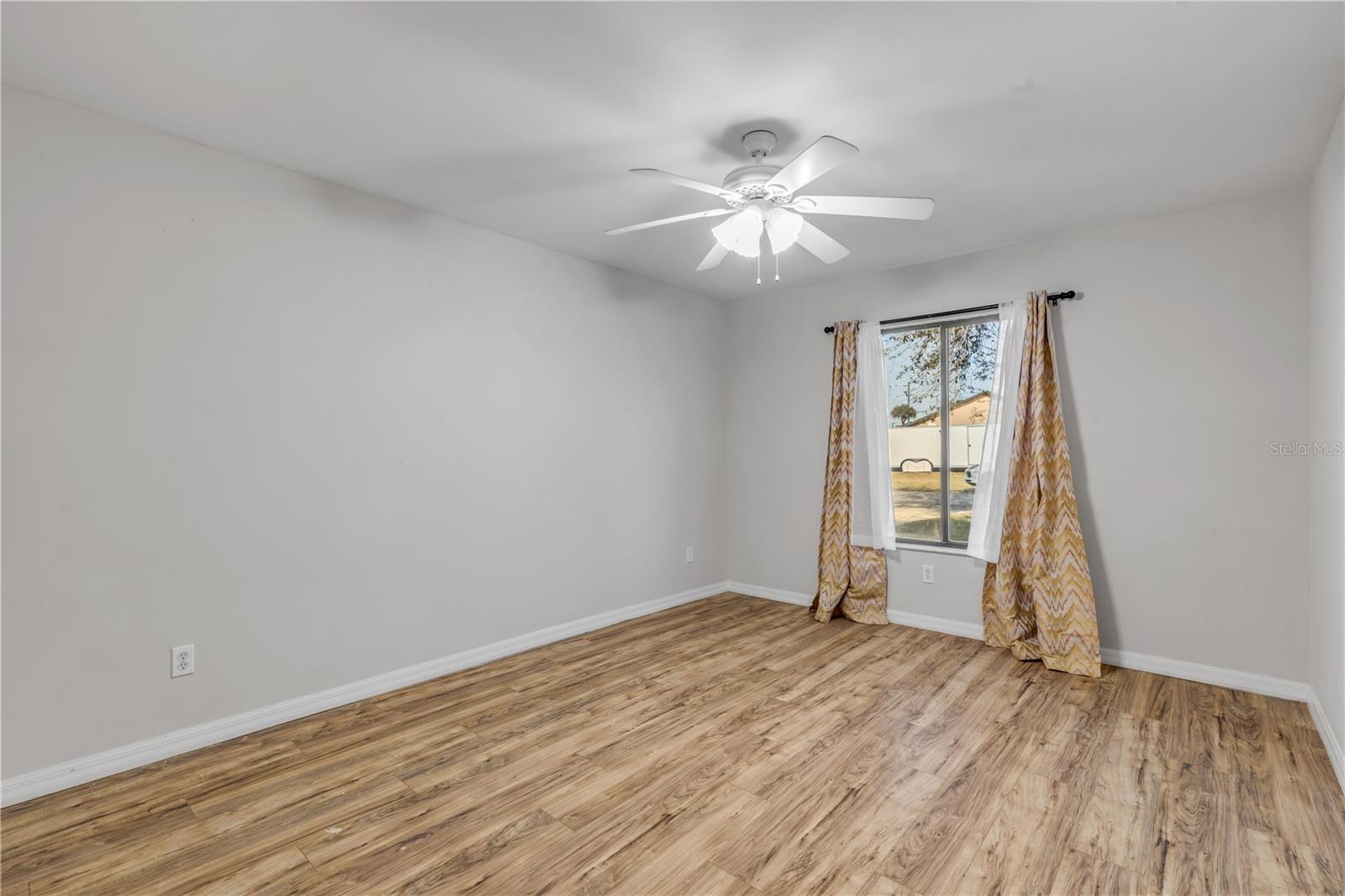 Image 20 of 25 For 1842 Evergreen Drive