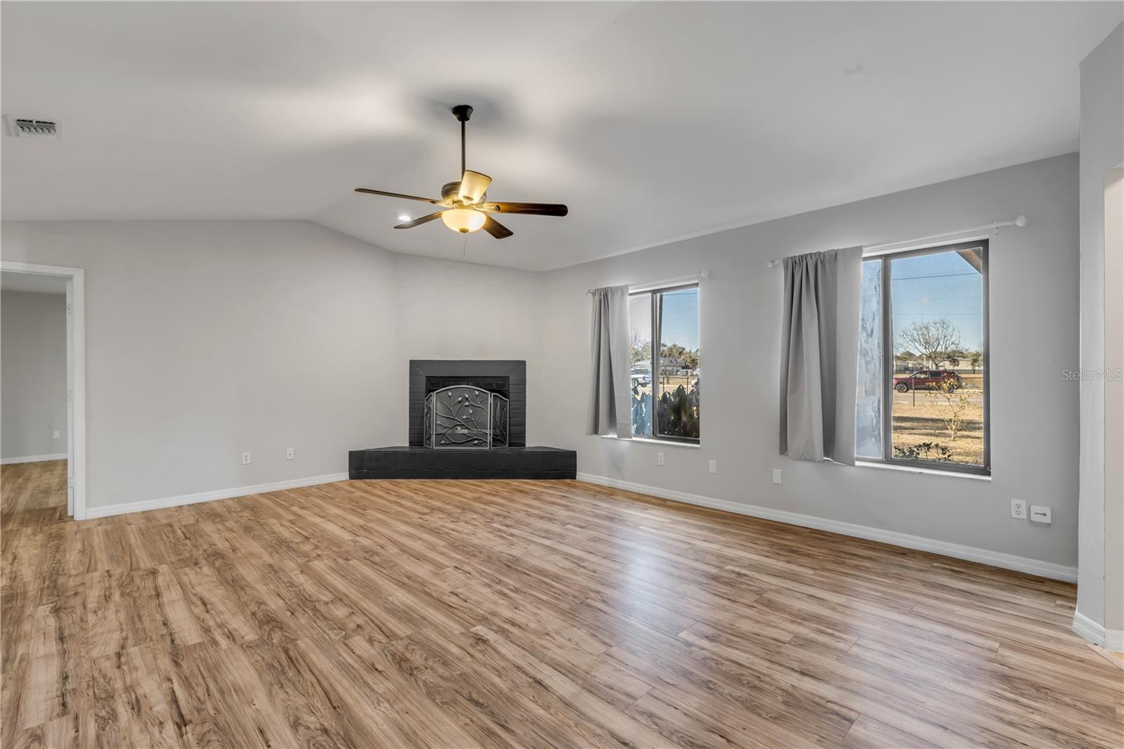 Image 3 of 25 For 1842 Evergreen Drive