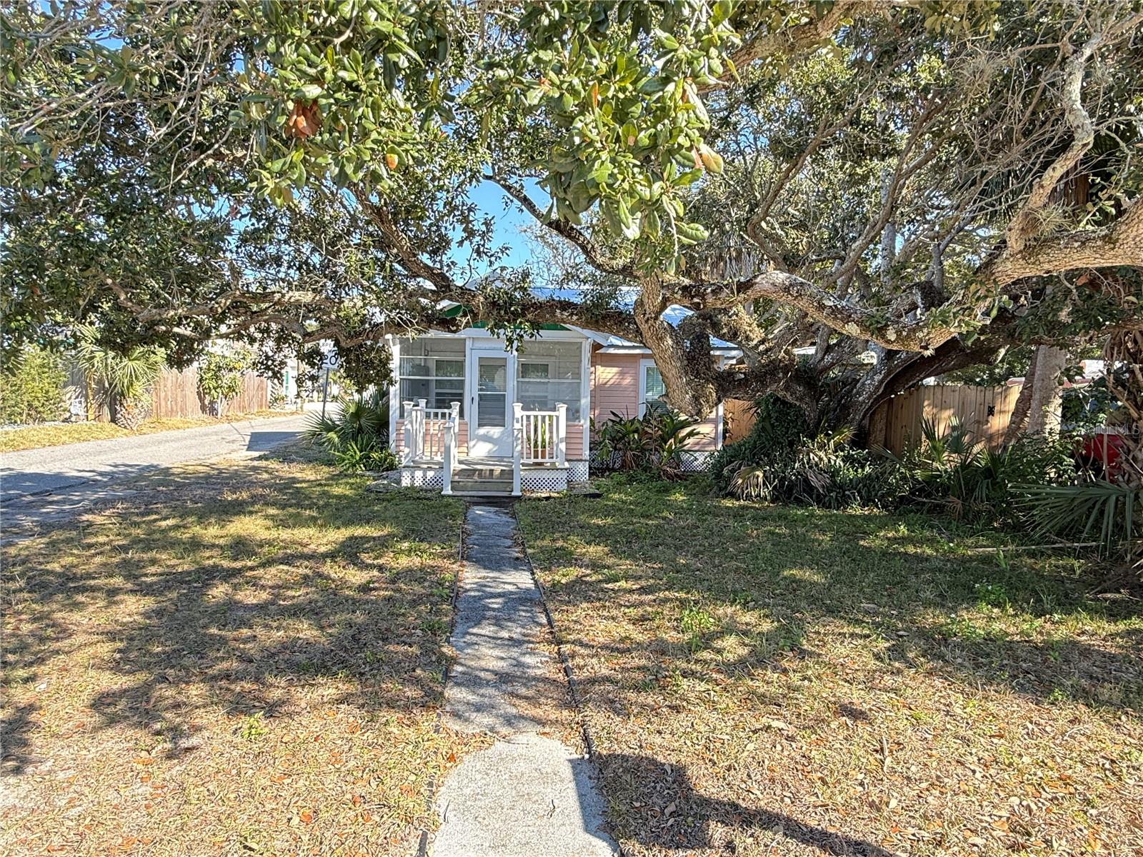 Image 15 of 18 For 207 Pine Street