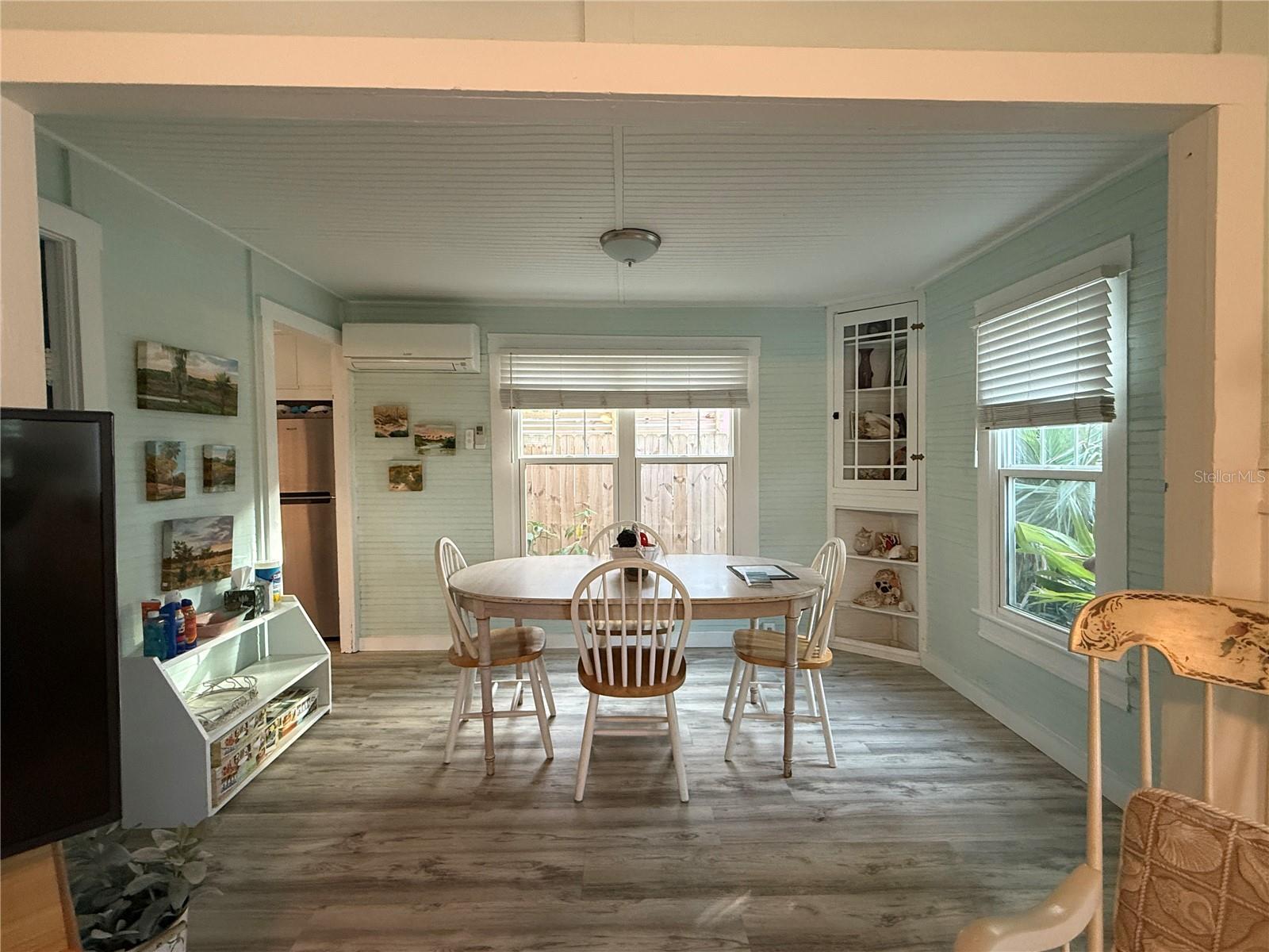 Image 6 of 18 For 207 Pine Street