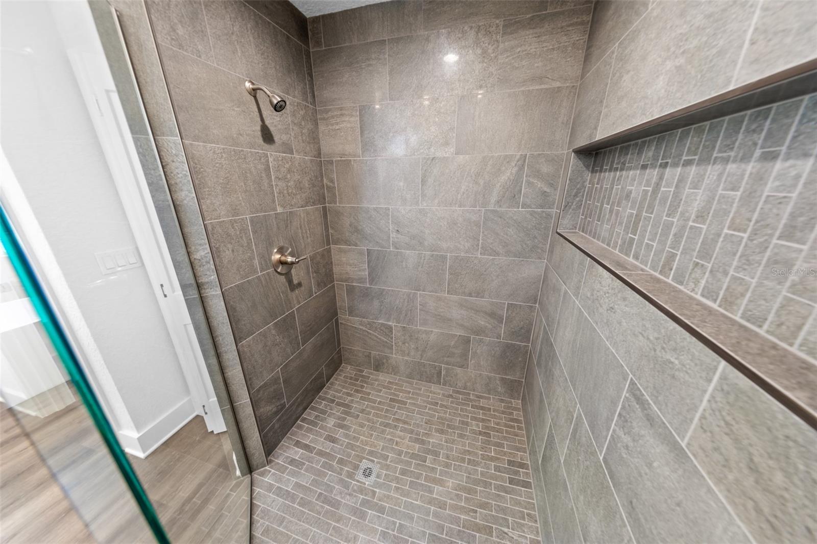 Image 25 of 54 For 14 Kelly Bea Court