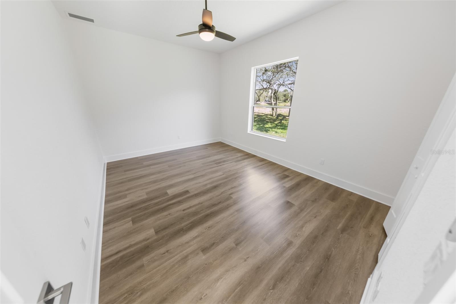 Image 33 of 54 For 14 Kelly Bea Court