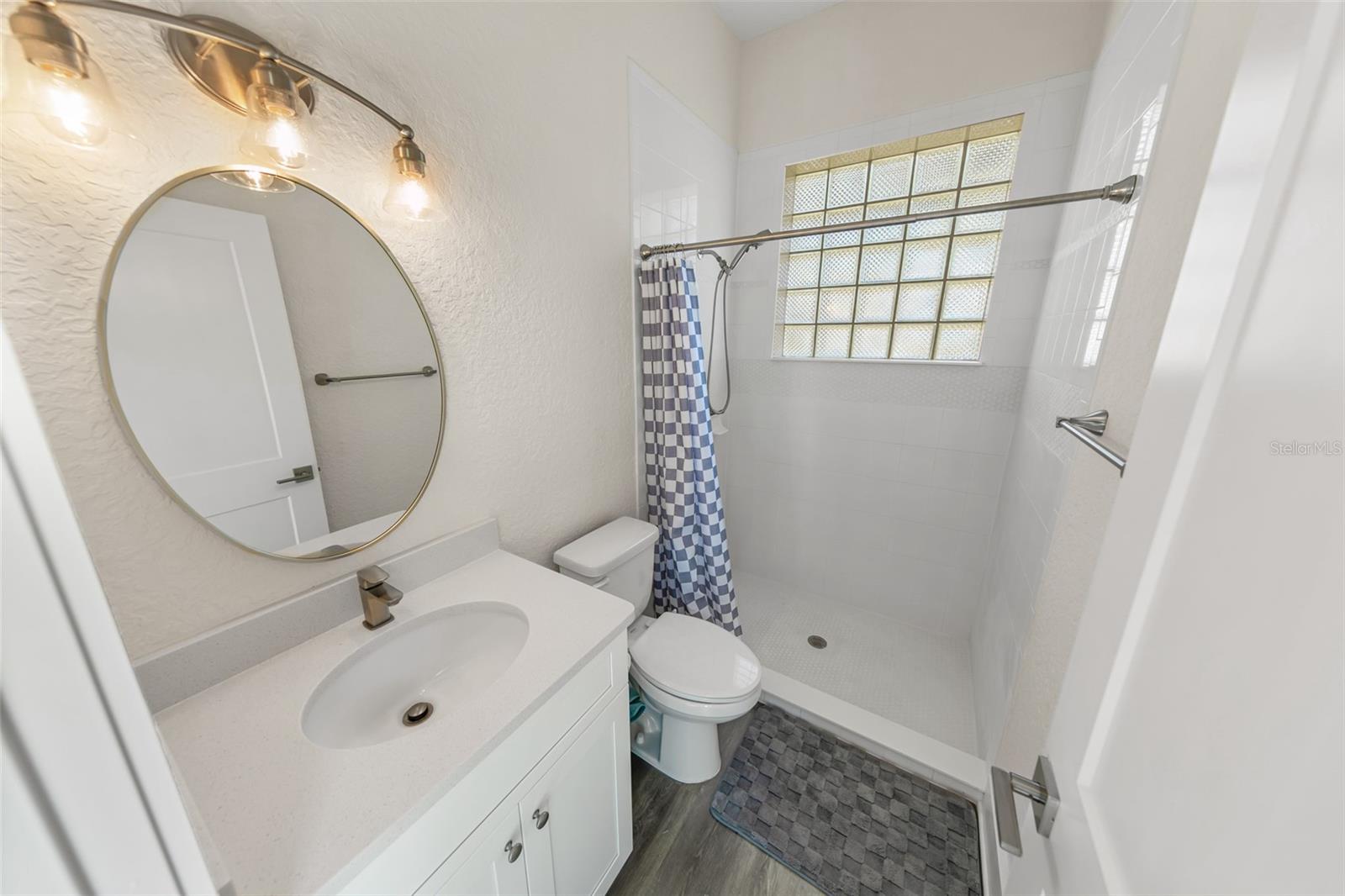 Image 38 of 54 For 14 Kelly Bea Court