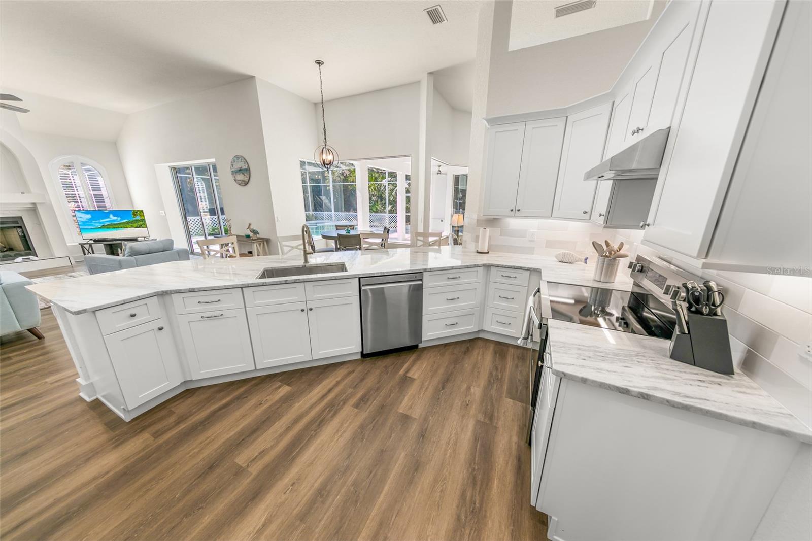 Image 5 of 54 For 14 Kelly Bea Court