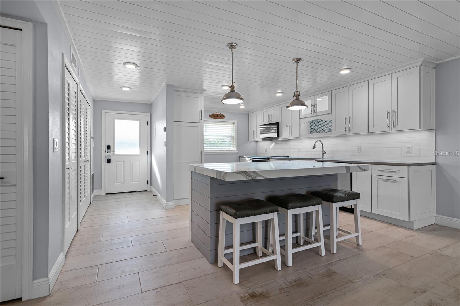 Image 5 of 9 For 325 Causeway  C102