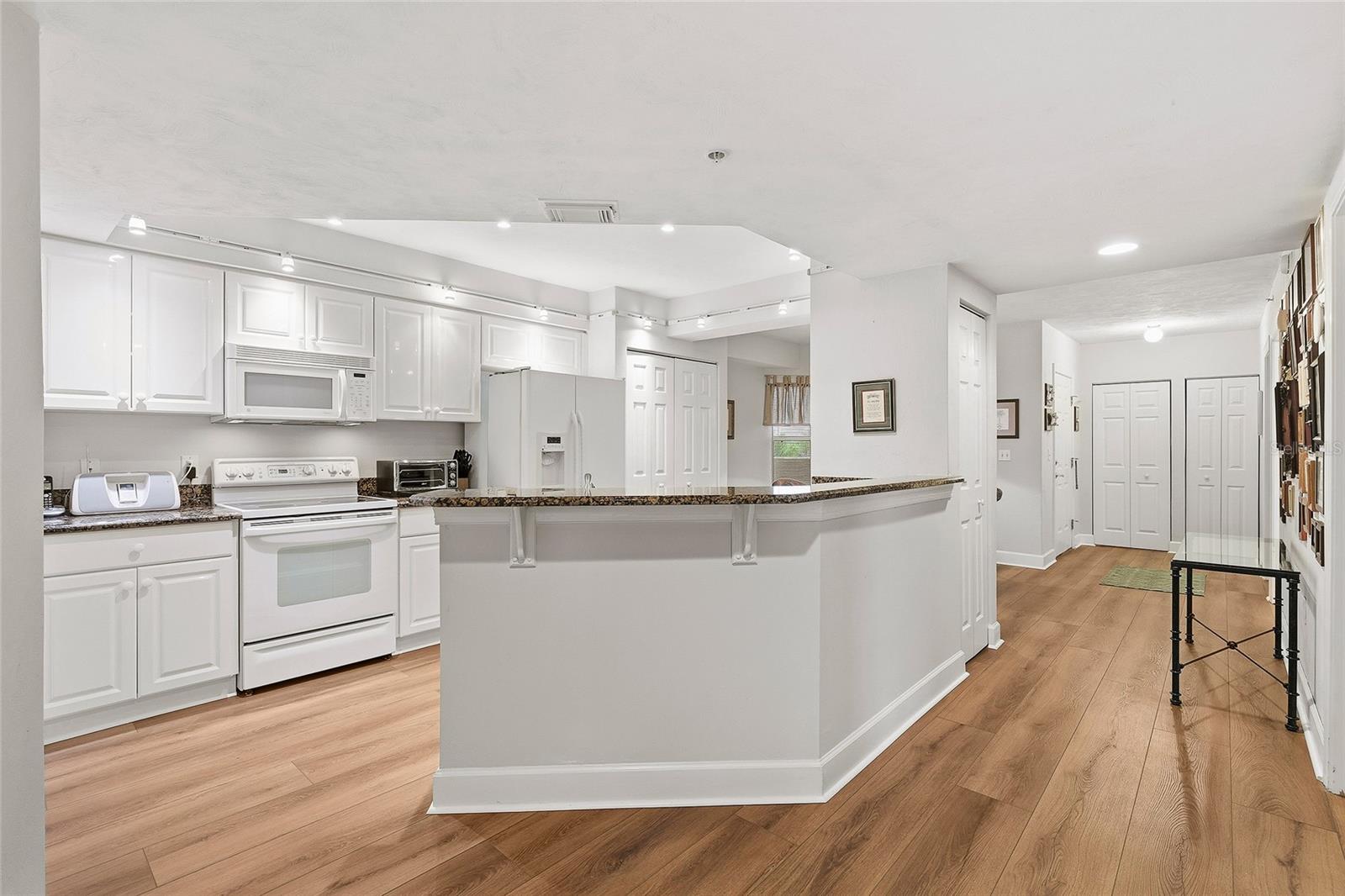 Image 9 of 65 For 426 Bouchelle Drive 301