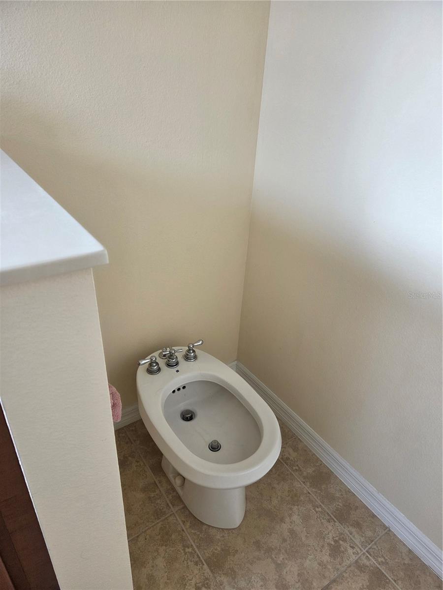 Image 12 of 32 For 527 Safe Harbor Drive