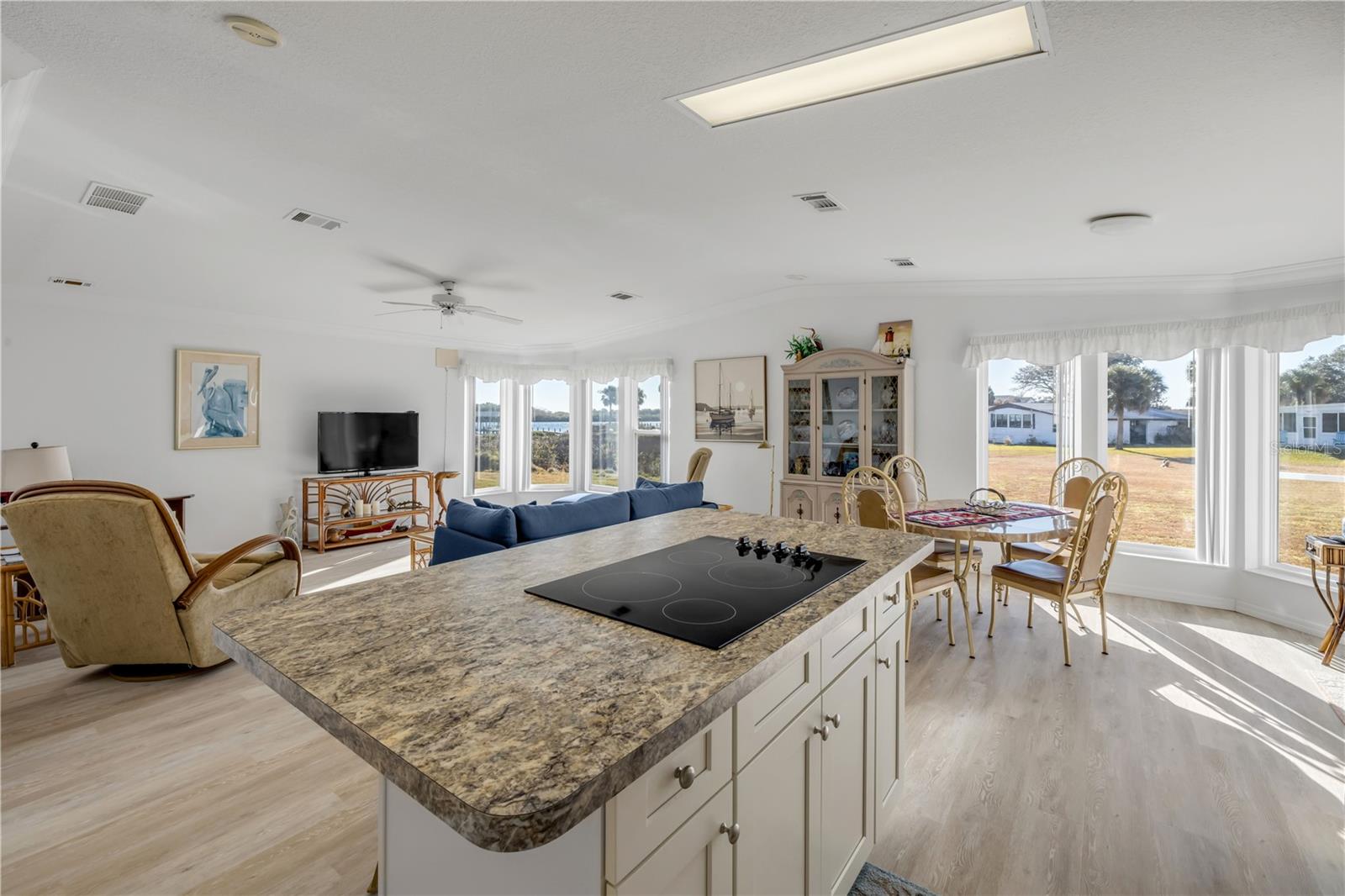 Image 15 of 71 For 290 Navajo Drive