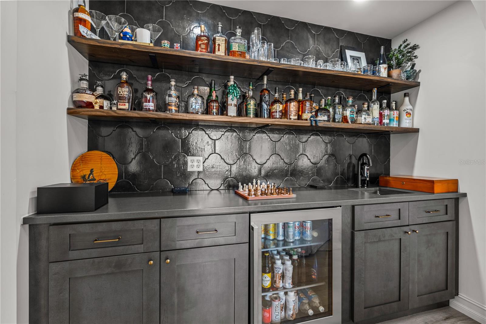 Image 18 of 66 For 180 Sweet Bay Avenue