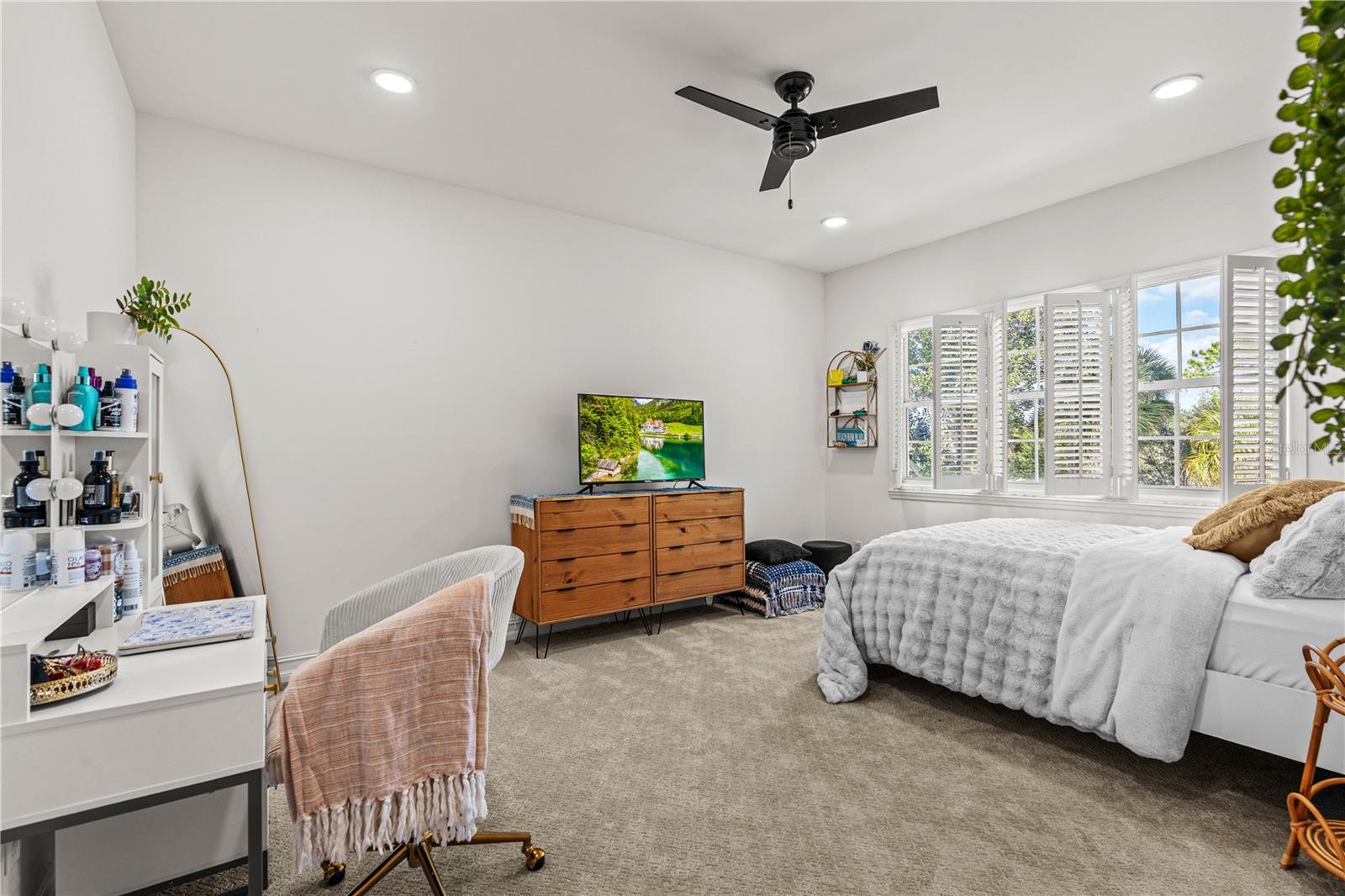 Image 44 of 66 For 180 Sweet Bay Avenue