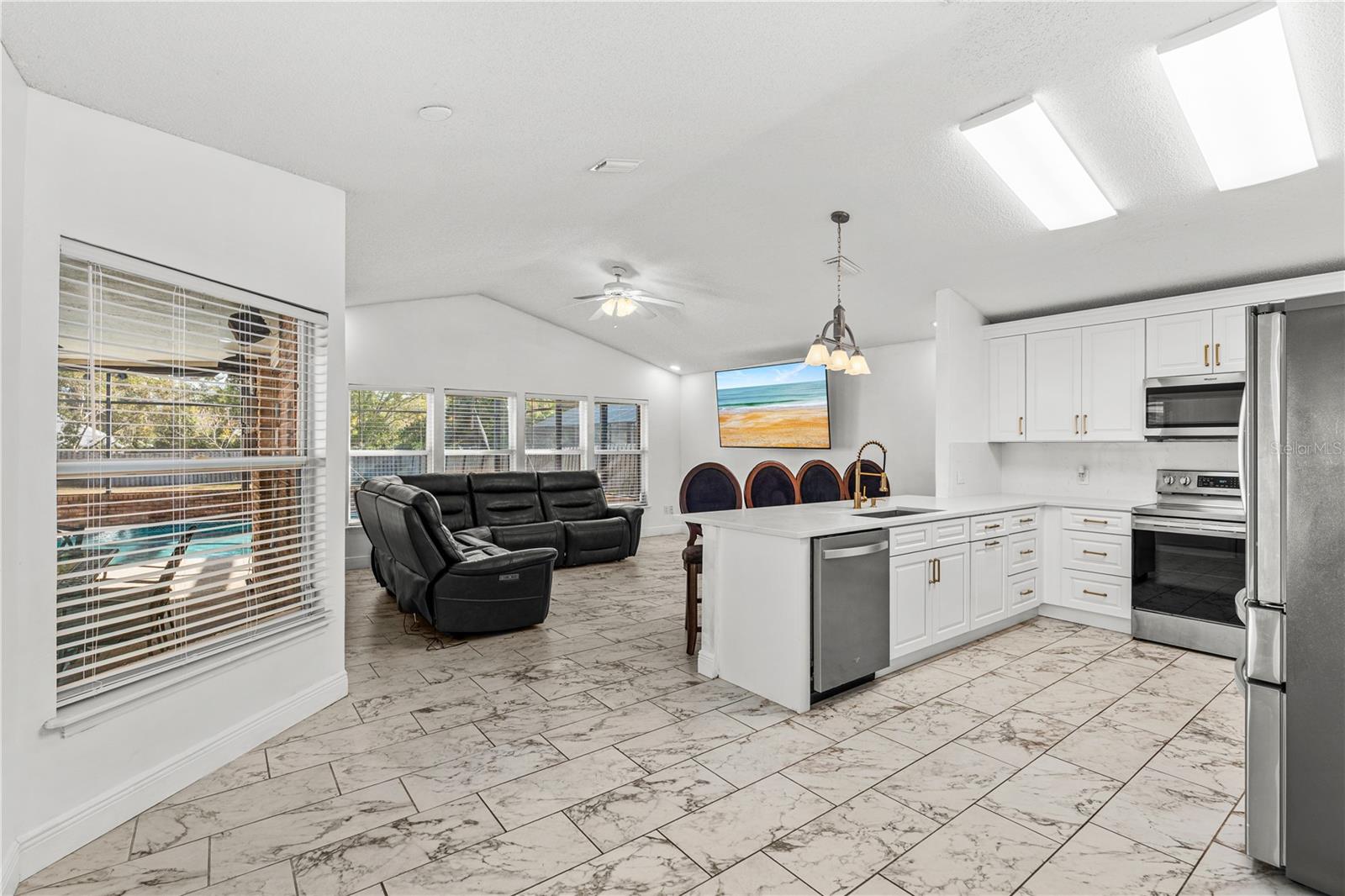 Image 21 of 59 For 732 Hunt Club Trail