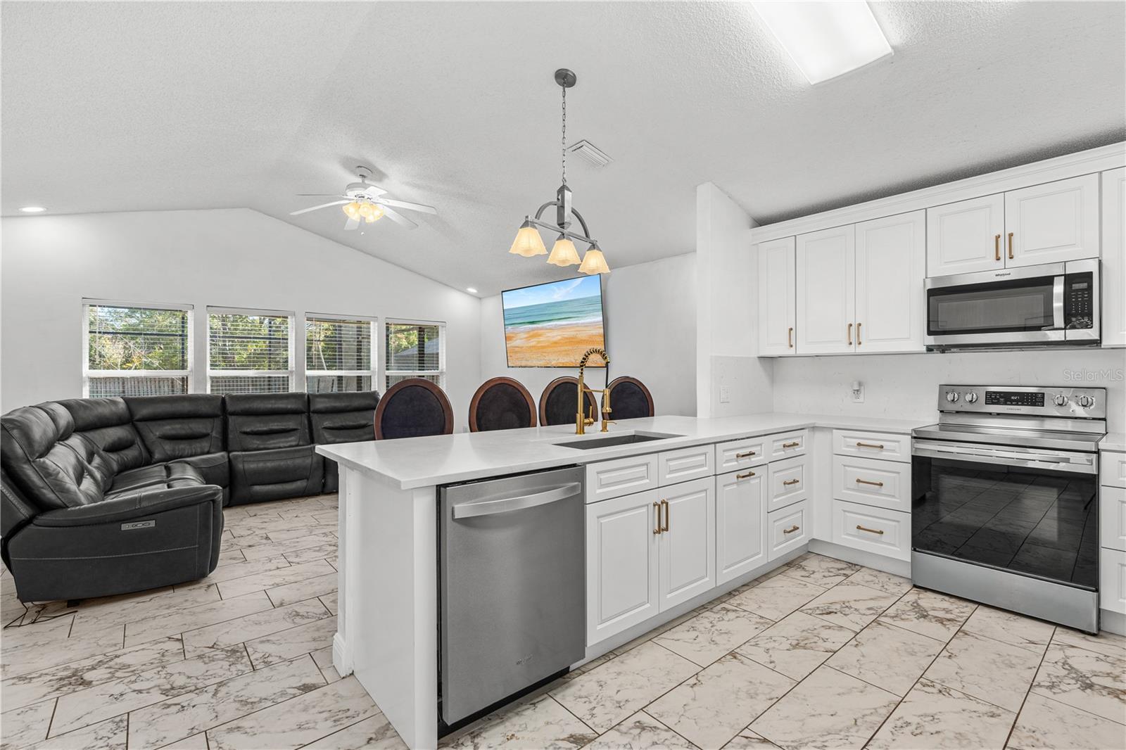 Image 22 of 59 For 732 Hunt Club Trail