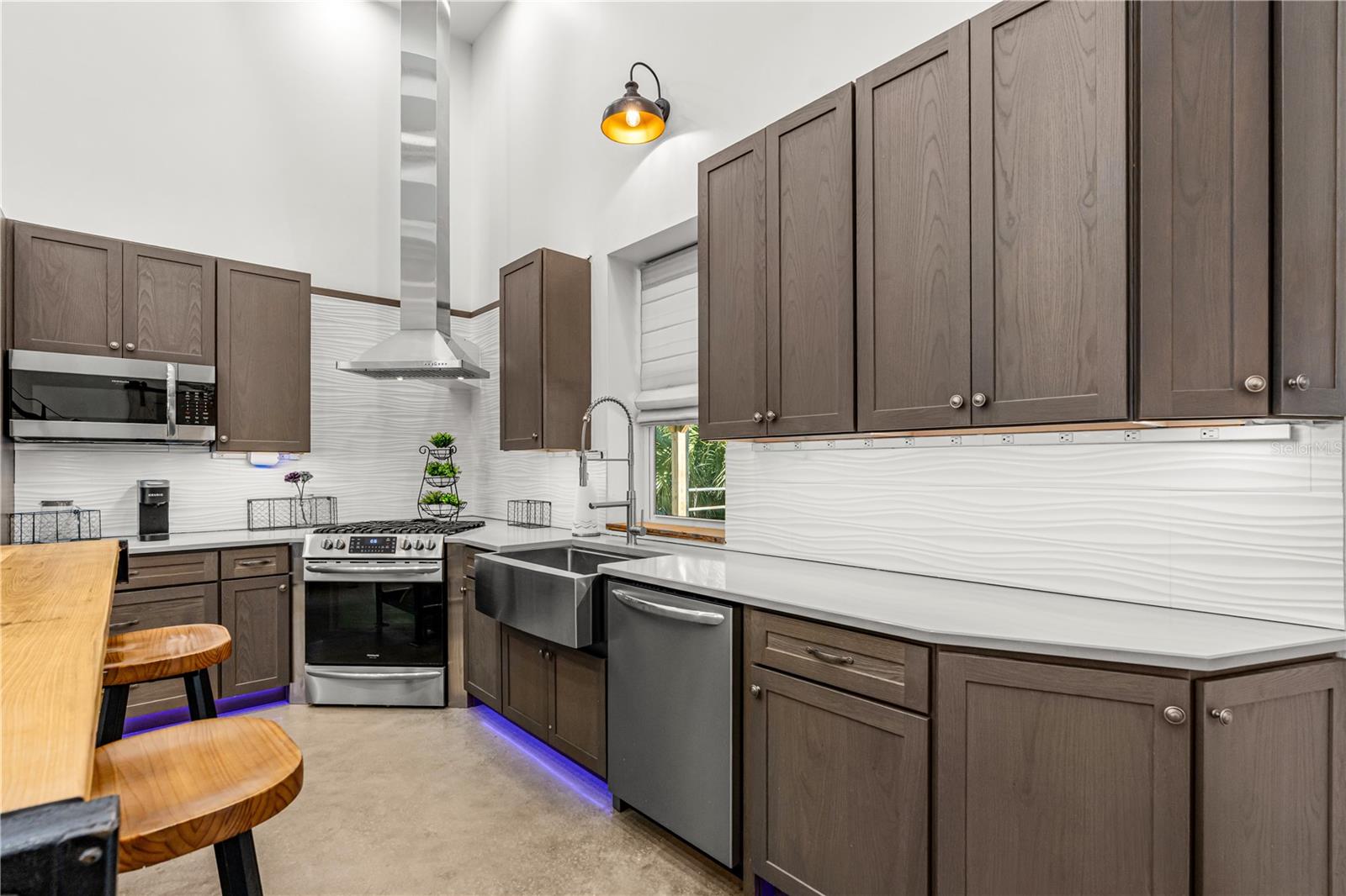 Image 18 of 51 For 3180 Volco Road