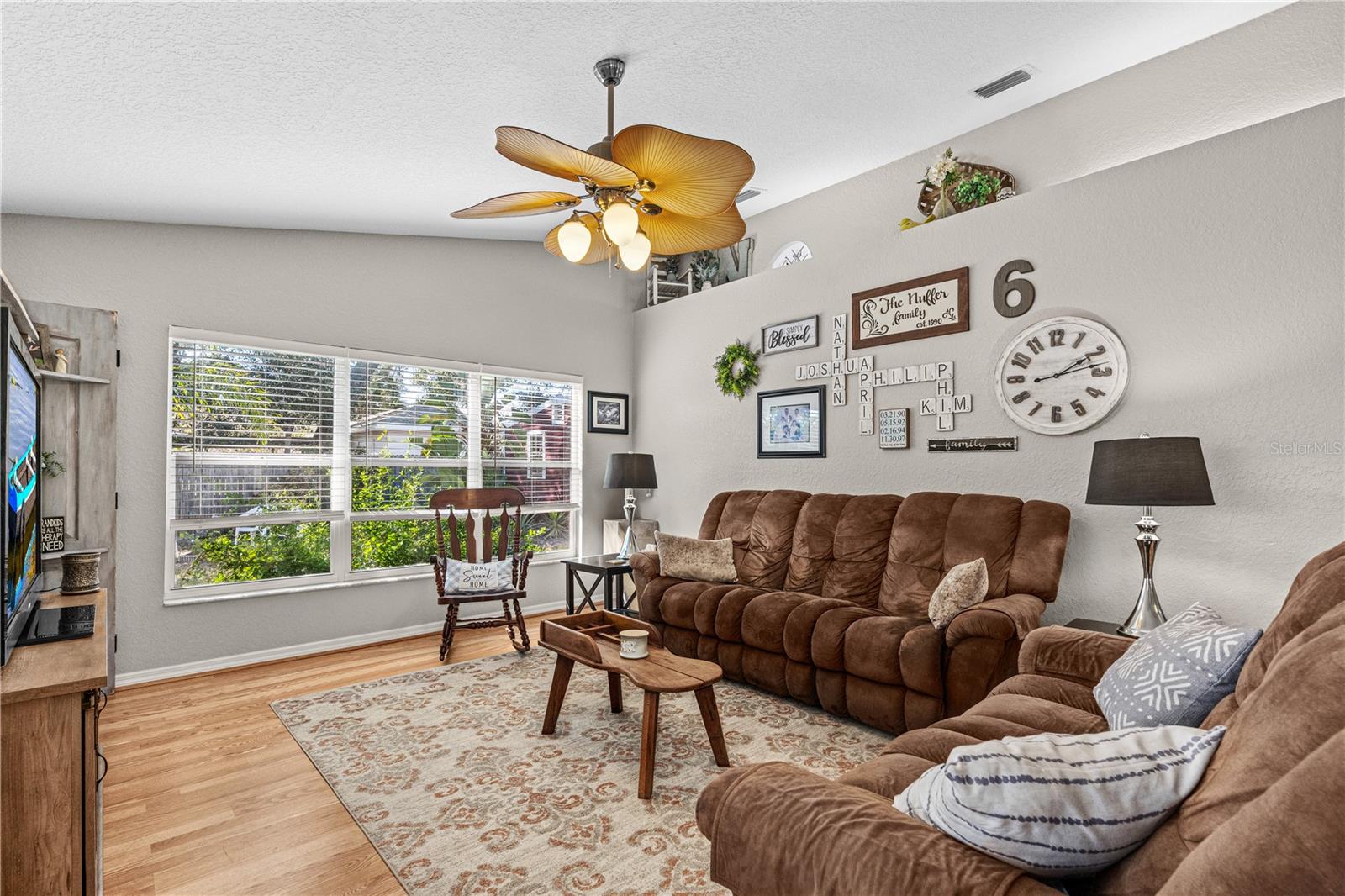 Image 12 of 38 For 1628 Victory Palm Drive