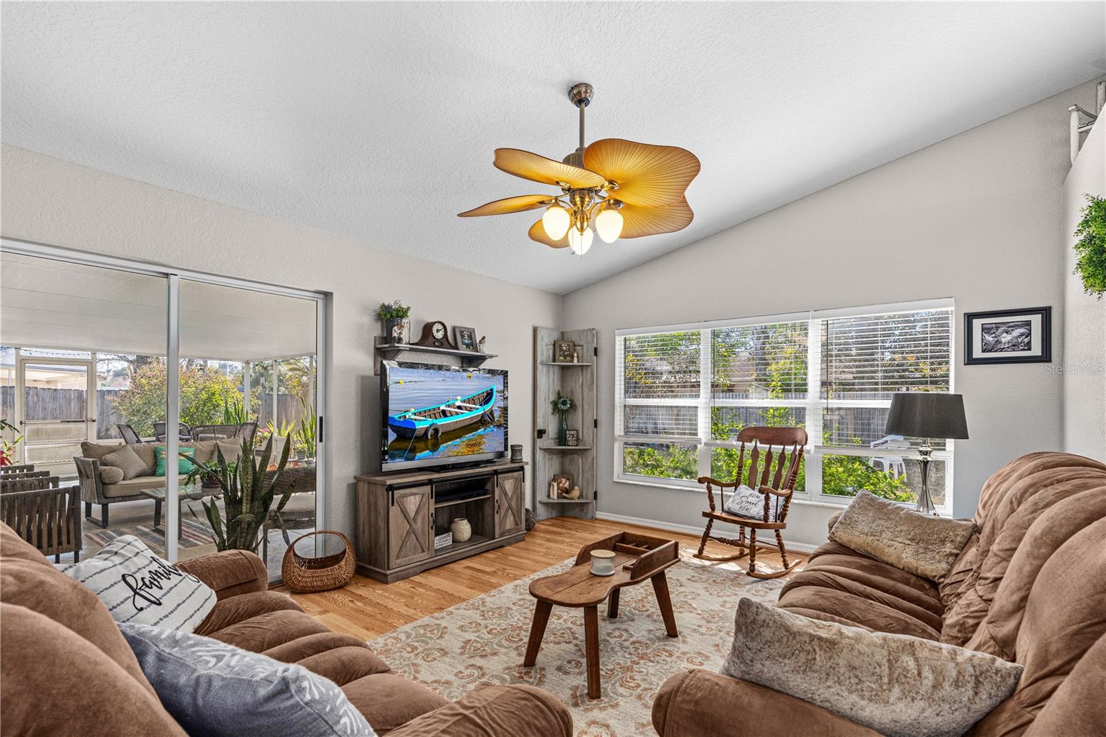 Image 13 of 38 For 1628 Victory Palm Drive