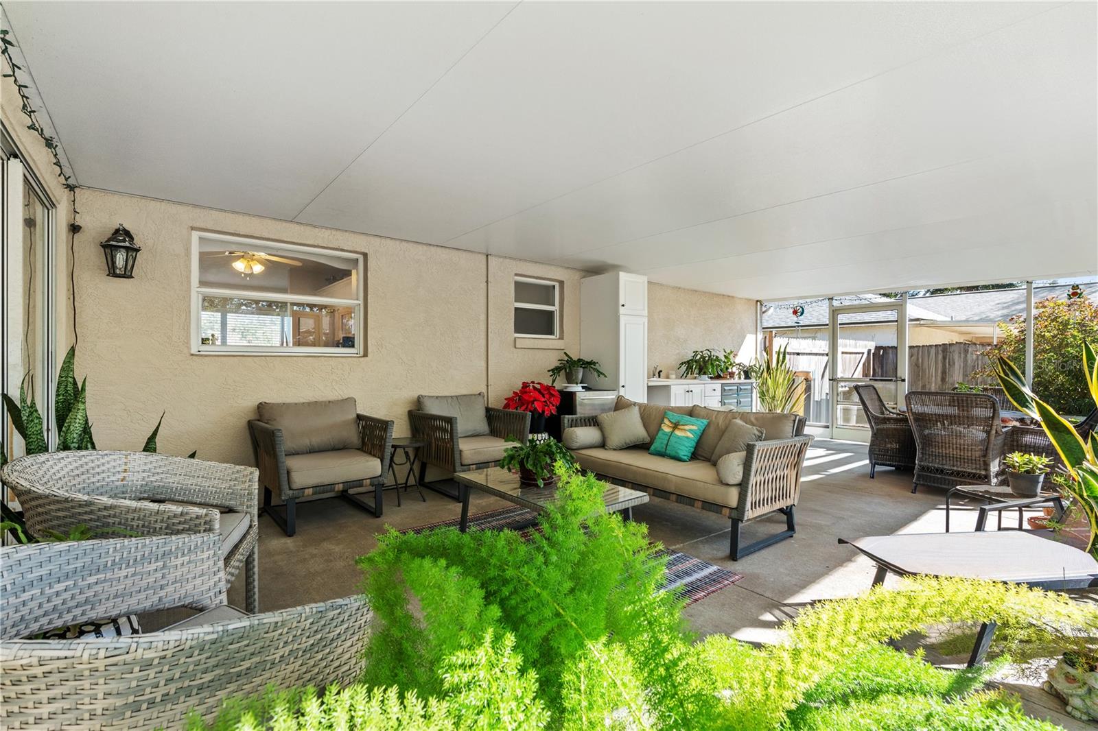 Image 8 of 38 For 1628 Victory Palm Drive