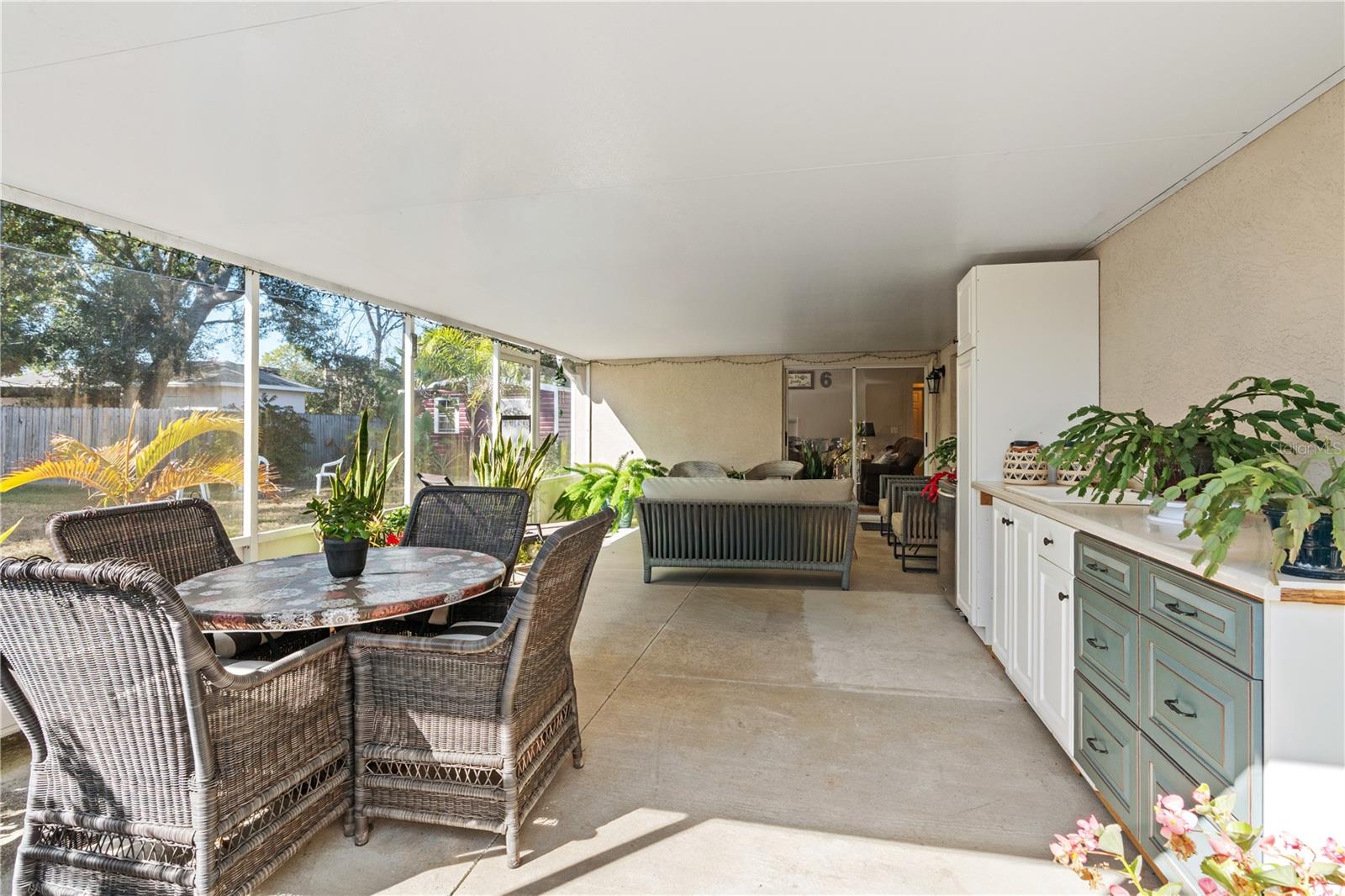 Image 9 of 38 For 1628 Victory Palm Drive