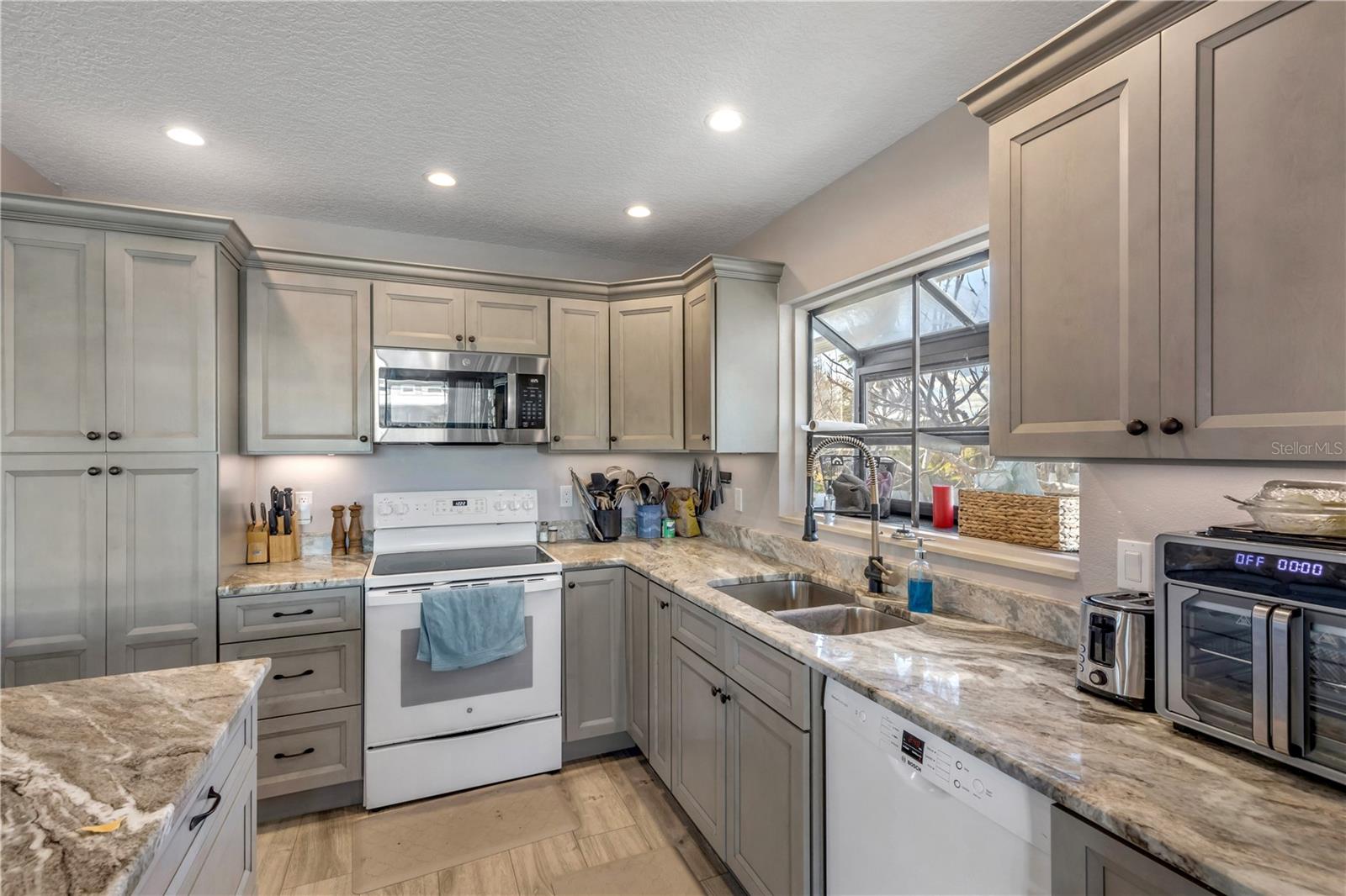 Image 16 of 42 For 831 21st Avenue