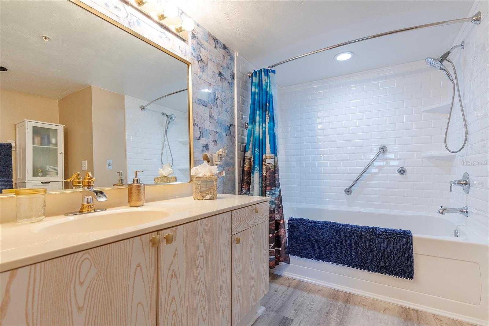 Image 3 of 39 For 2545 Atlantic Avenue 803