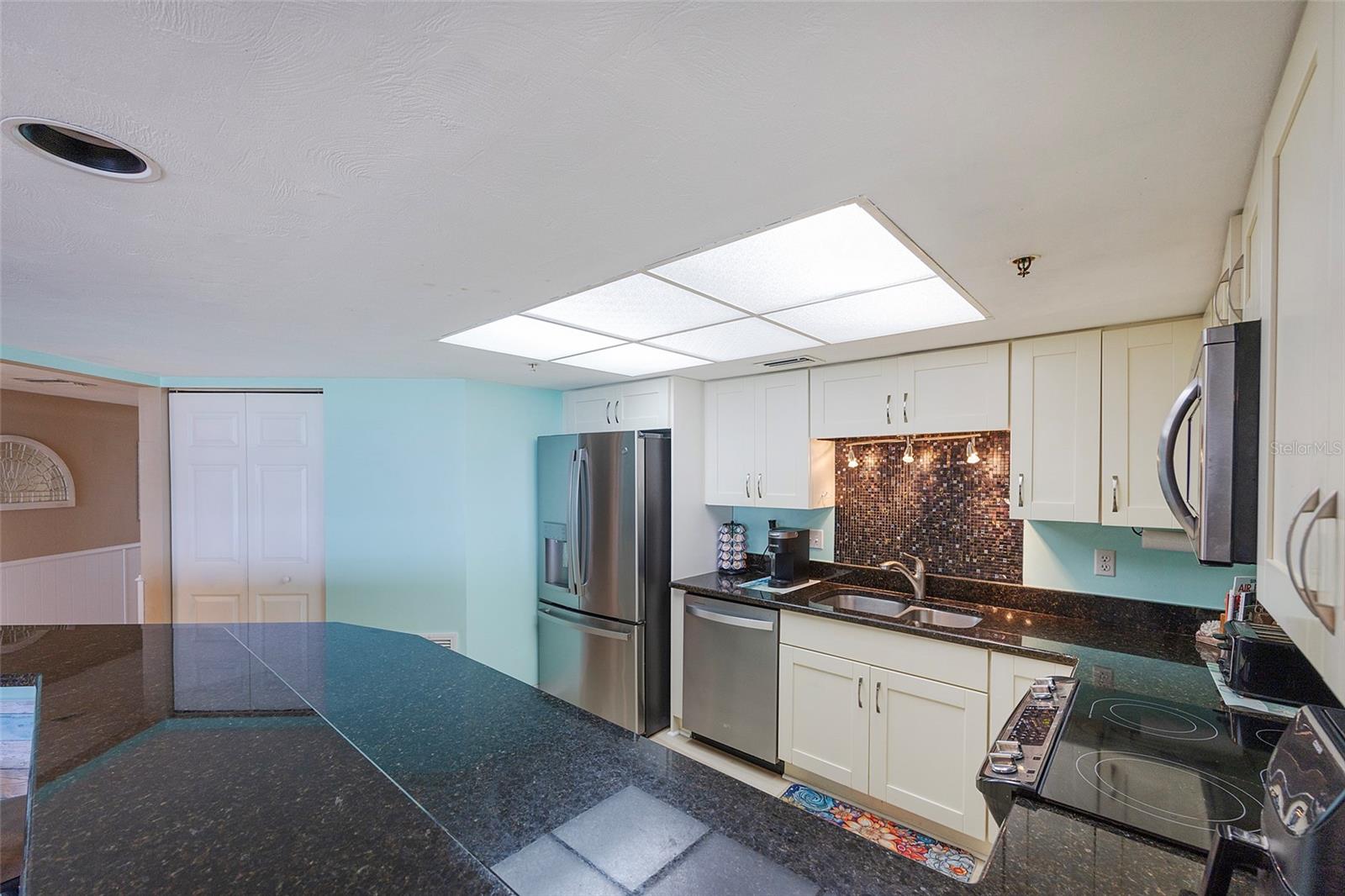 Image 33 of 39 For 2545 Atlantic Avenue 803