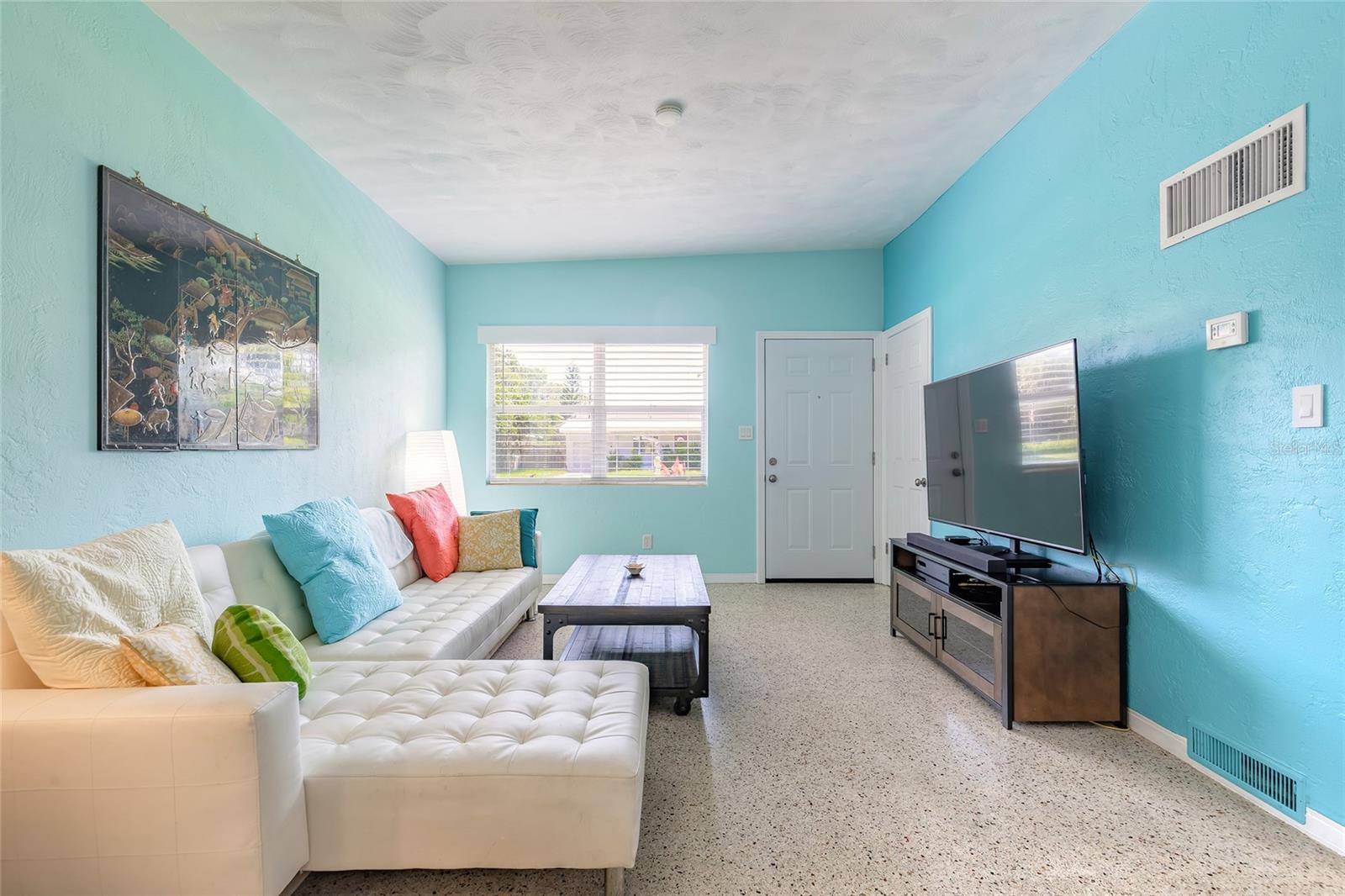 Image 18 of 40 For 2 Ronnie Circle