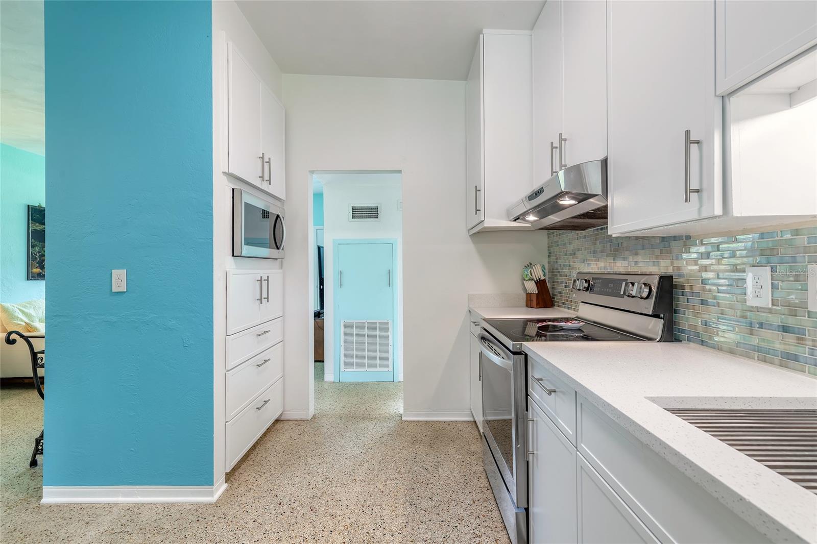 Image 25 of 40 For 2 Ronnie Circle