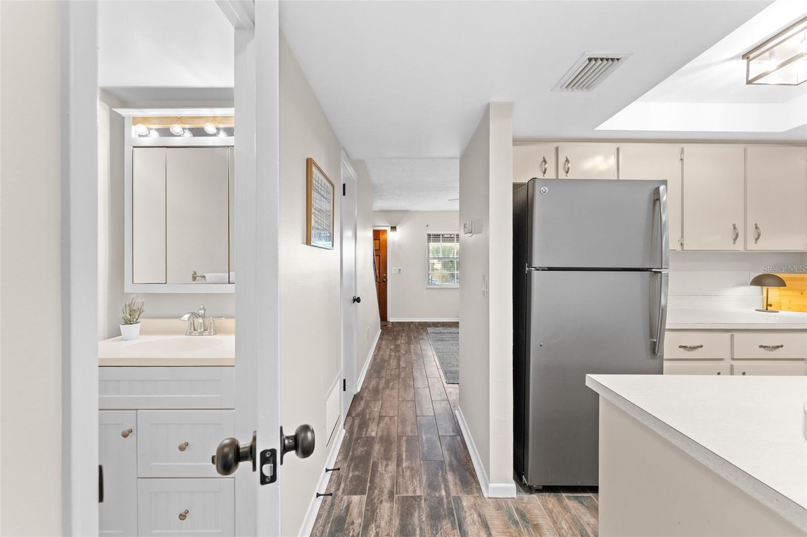 Image 11 of 39 For 101 Pine Street 2