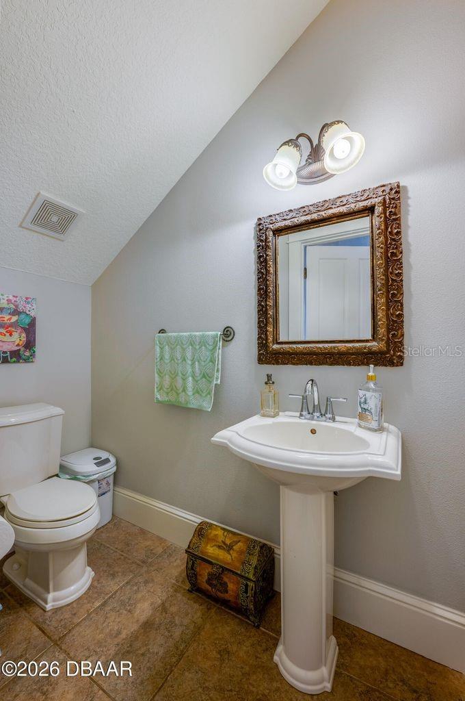 Image 14 of 34 For 2 Hickory Lane